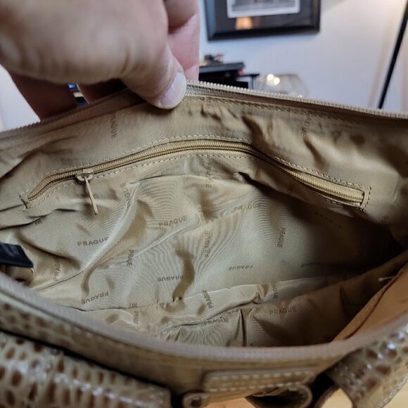 Prague Alligator Style Tan Leather Purse - Picture 7 of 9